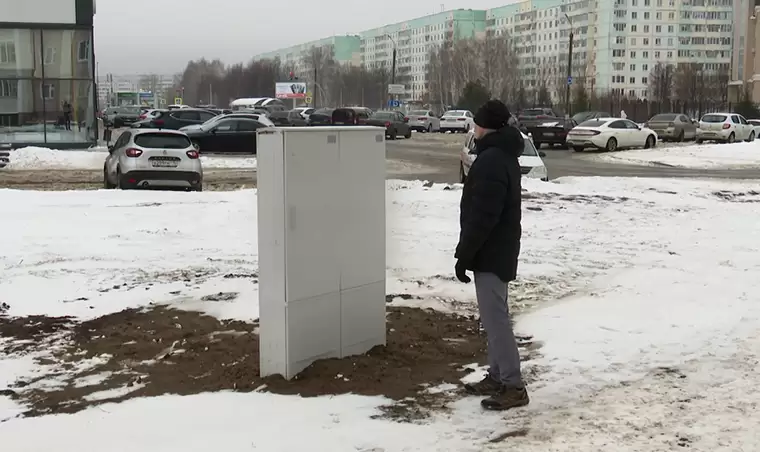 Жильцы нижнекамской многоэтажки испугались неизвестного оборудования, установленного рядом с домом