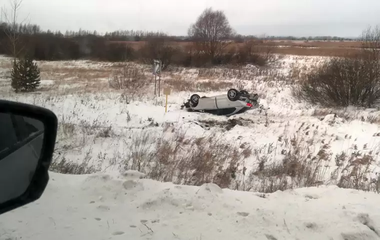 Под Нижнекамском около поста ДПС перевернулся автомобиль