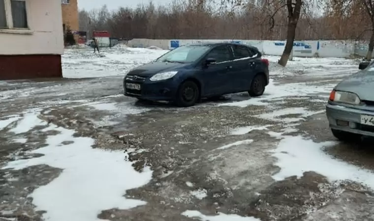 «Одна жертва уже есть»: нижнекамка просит привести в порядок придомовую территорию