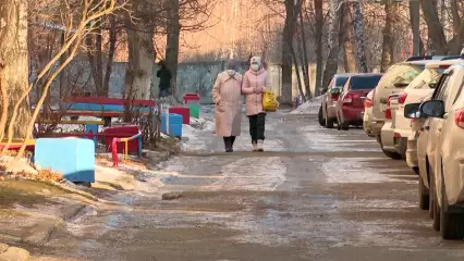 Врачи дали советы нижнекамцам, как не травмироваться в гололёд