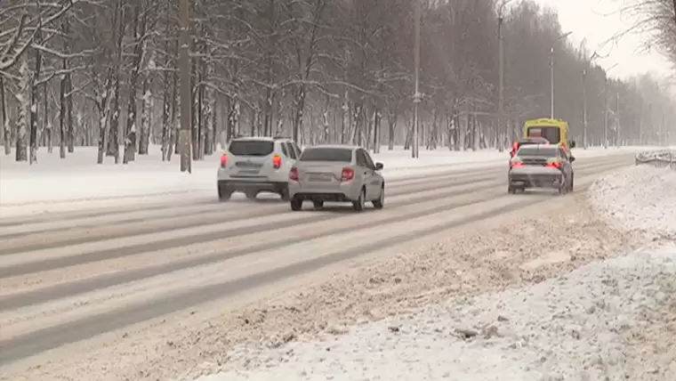 В Татарстане из-за метели временно ограничено движение на трассе М5