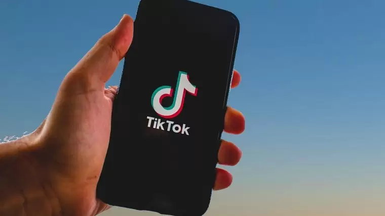 Машинист катка из Альметьевска бросил работу и стал звездой TikTok