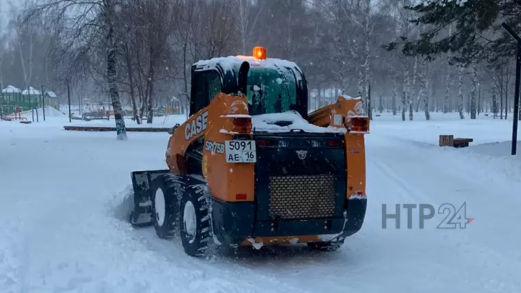 В Нижнекамске коммунальные службы бросили все силы на расчистку города 