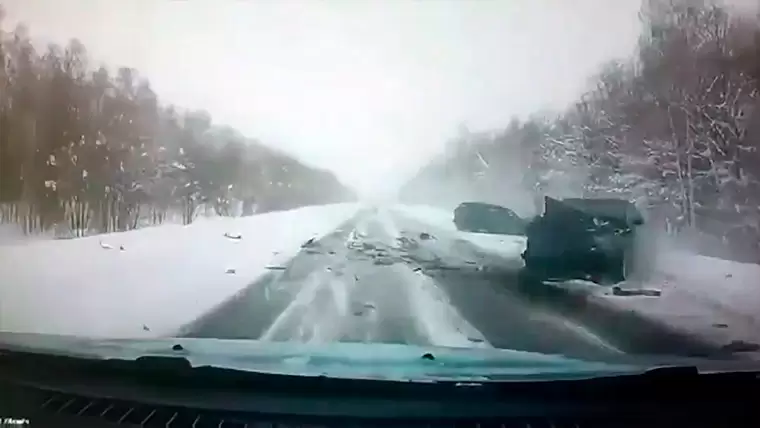 Появилось видео гибели супругов на трассе в Татарстане