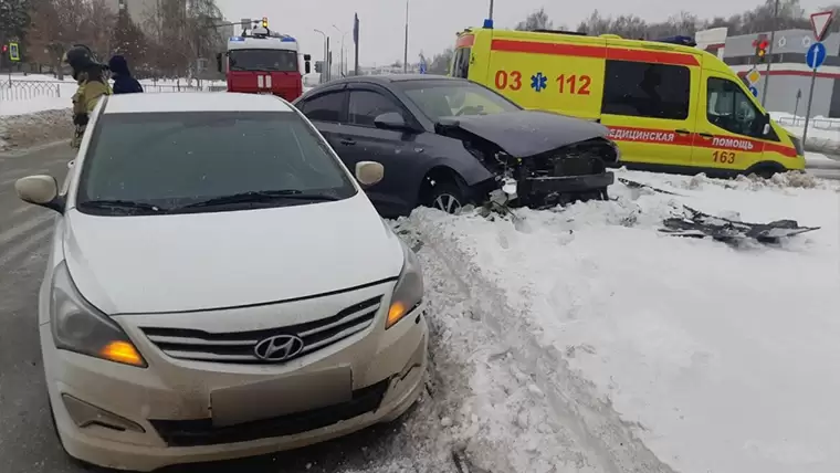 В Челнах столкнулись два автомобиля Hyundai, есть пострадавший