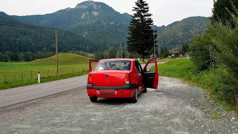 В Татарстане Renault Logan экс-пожарного арестовали за хищение более 2,1 млн рублей