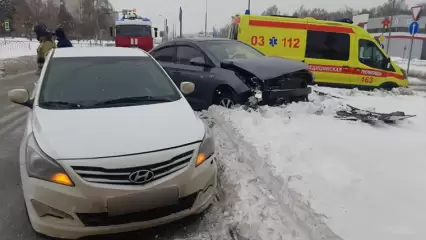 В Челнах столкнулись два автомобиля Hyundai, есть пострадавший