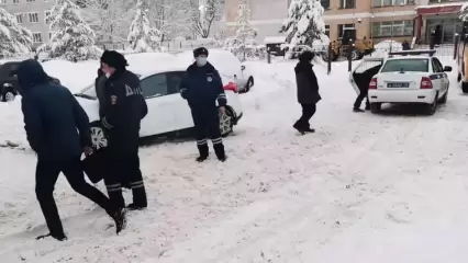 Пострадавший при наезде авто в Заинске ребёнок госпитализирован в больницу Нижнекамска