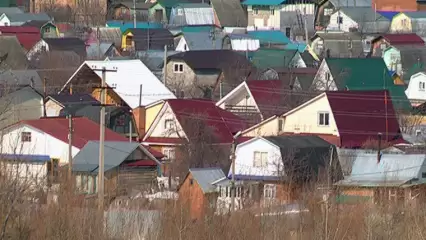 В Нижнекамске мужчина, угрожая пистолетом, ограбил дачный магазин