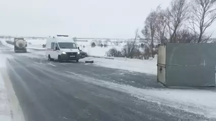 В ДТП с фурой на трассе Чистополь — Нижнекамск пострадал водитель фургона