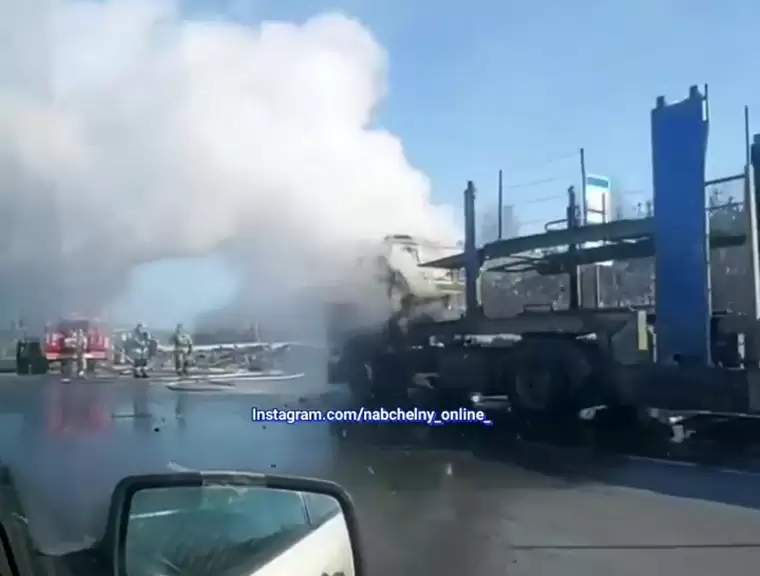 На трассе в Татарстане сгорел автовоз