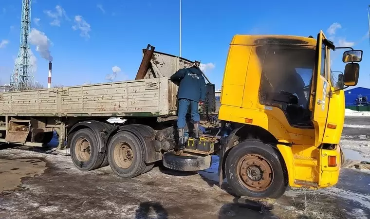 В промзоне Нижнекамска загорелся «КамАЗ»