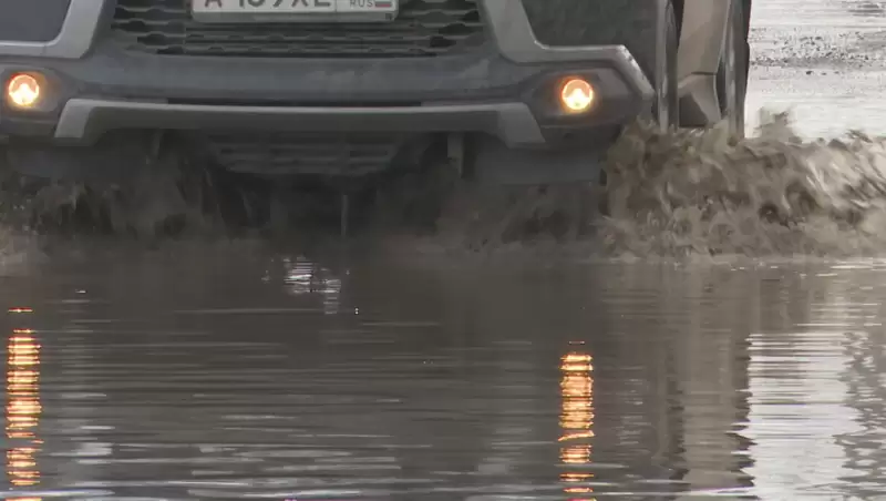 Нижнекамских водителей предупредили об опасных ямах под лужами