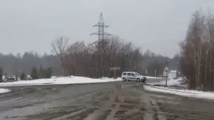 Дорогу село Иштеряково - Нижнекамск перекрыли по неизвестным причинам