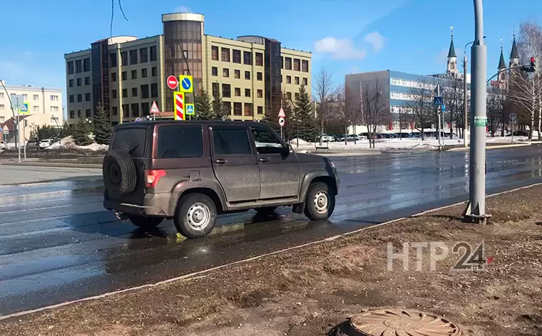 В Нижнекамске у ТЦ «Олимп» внедорожник сбил женщину