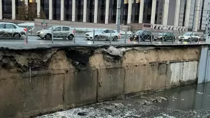 В центре Казани обрушилась подпорная стенка Булака