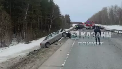 На трассе в Татарстане при лобовом столкновении иномарок погибло два человека