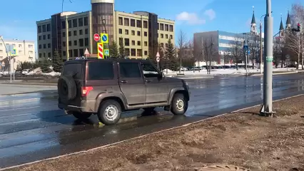 В Нижнекамске у ТЦ «Олимп» внедорожник сбил женщину