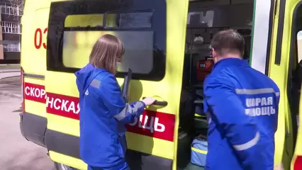 Медики нижнекамской скорой в свой профессиональный праздник спасли задыхающуюся бабушку