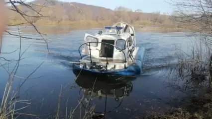 На Каме под Нижнекамском отец с сыном перевернулись на лодке