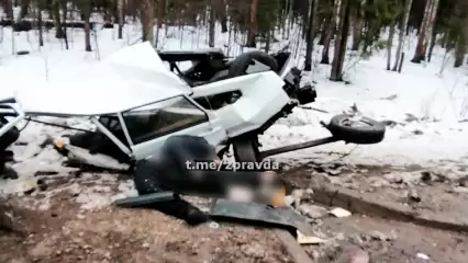 Легковушка превратилась в груду металла после ДТП с внедорожником на трассе Зеленодольск — Йошкар-Ола