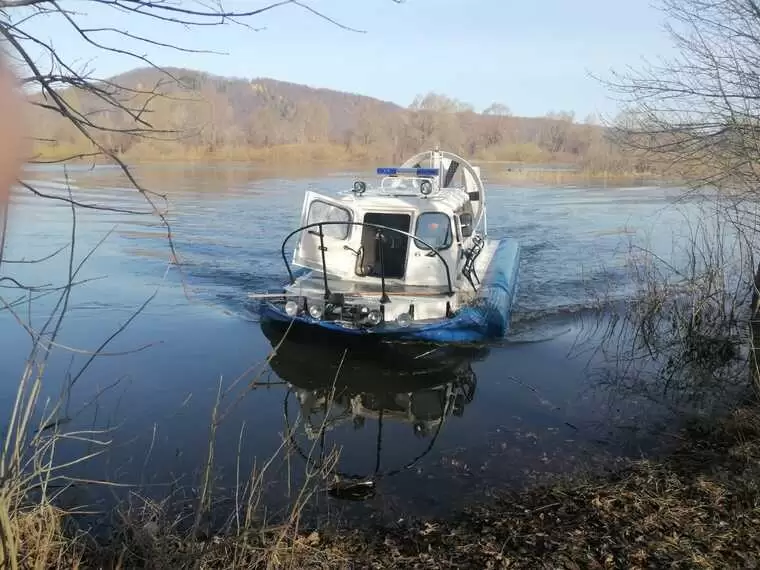 На Каме под Нижнекамском отец с сыном перевернулись на лодке