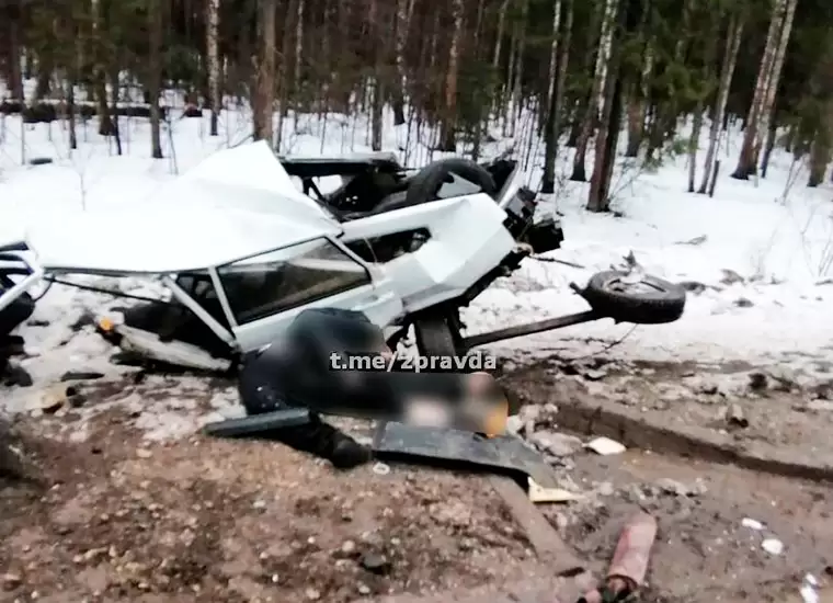 Легковушка превратилась в груду металла после ДТП с внедорожником на трассе Зеленодольск — Йошкар-Ола