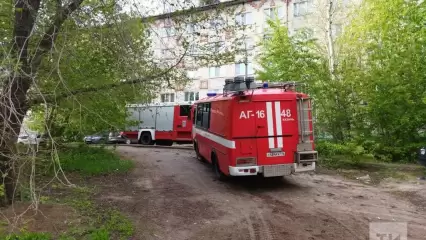 В Татарстане неизвестный поджег квартиру – эвакуированы пять человек