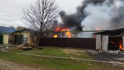 При пожаре в частном доме в Казани мужчина скончался из-за сердечного приступа