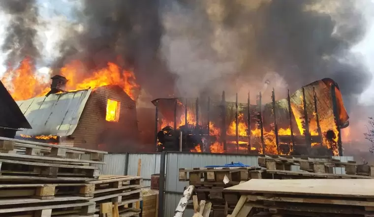 В поселке Киндери под Казанью сгорел частный дом