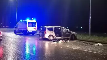 В Челнах водитель «Ларгуса» вылетел из машины при наезде на бордюр и погиб