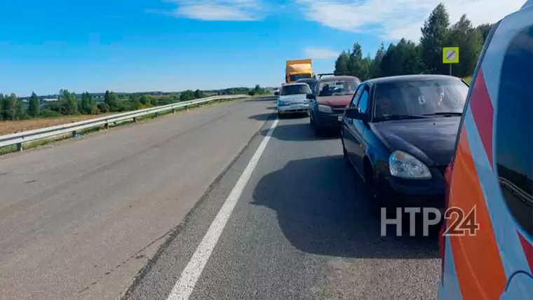 Нижнекамцы не могут попасть в город из-за пробки в 3,5 километра