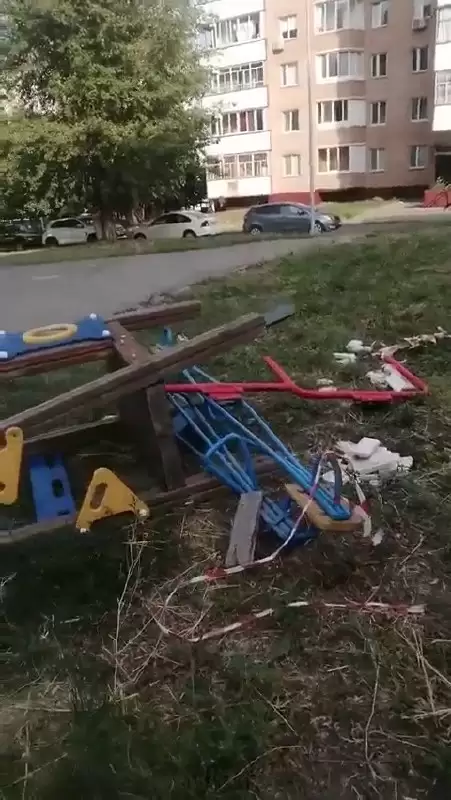 В Нижнекамске девочку увезли в реанимацию с детской площадки из-за черепно-мозговой травмы