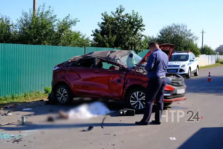 В дачном массиве под Нижнекамском разбился автомобиль с четырьмя пассажирами — погибла девушка