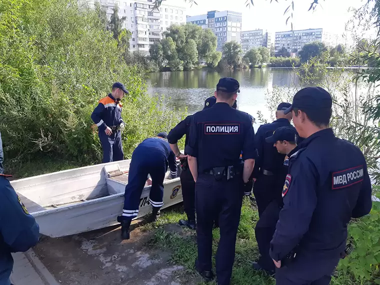 В Казани рано утром из озера извлекли тело мужчины