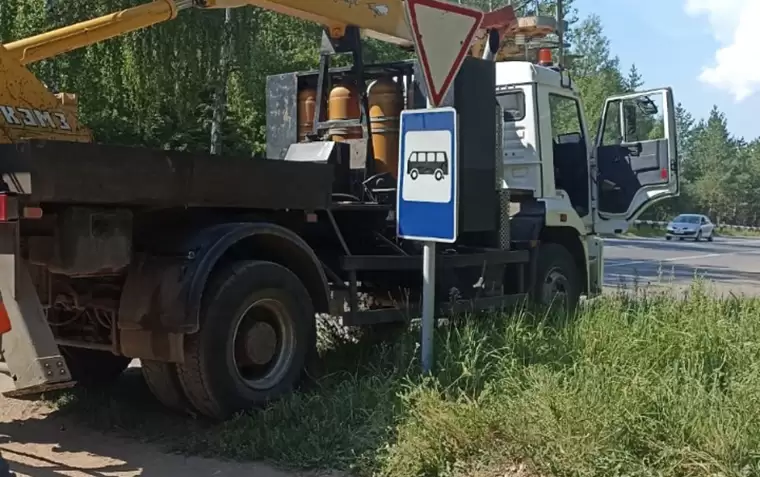 Нижнекамским дачникам вернули дорожный знак на выезде из леса в сторону майдана