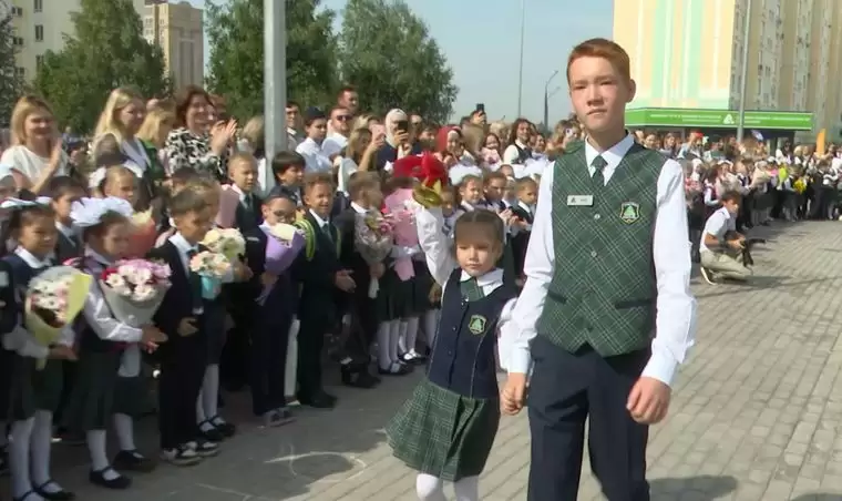 В нижнекамской школе «Адымнар» прошла первая линейка