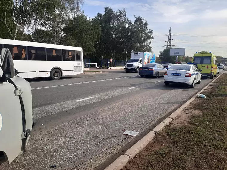 В промзоне Нижнекамска около поликлиники насмерть сбили женщину