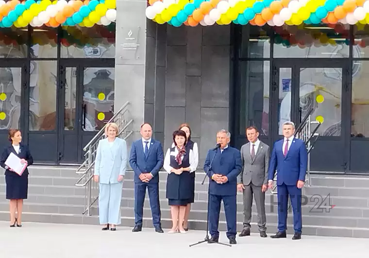 Рустам Минниханов открыл в 34-м микрорайоне Нижнекамска инженерный лицей и детсад