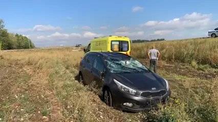 Два человека пострадали при столкновении легковушек на трассе в Нижнекамском районе