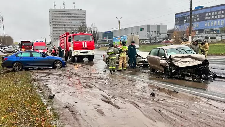 Пострадавшие в ДТП на промзоне Нижнекамска оказались в реанимации и хирургическом отделении