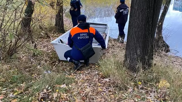 В Казани из озера извлекли тело мужчины