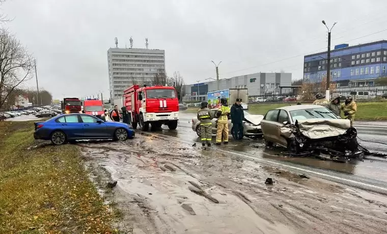 Четыре человека пострадали в массовой аварии в промзоне Нижнекамска