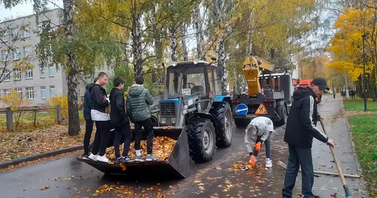 Нижнекамцы провели субботник в парке Юности