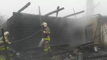 В Татарстане при пожаре в жилом доме заживо сгорел мужчина