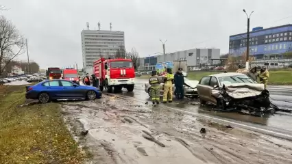 Четыре человека пострадали в массовой аварии в промзоне Нижнекамска