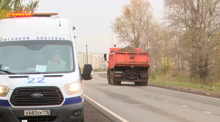 В Нижнекамске на ул. Корабельной выставили весовой контроль из-за  большого количества груженых самосвалов