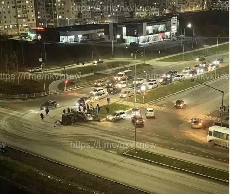 В Нижнекамске на перекрёстке произошло жёсткое ДТП