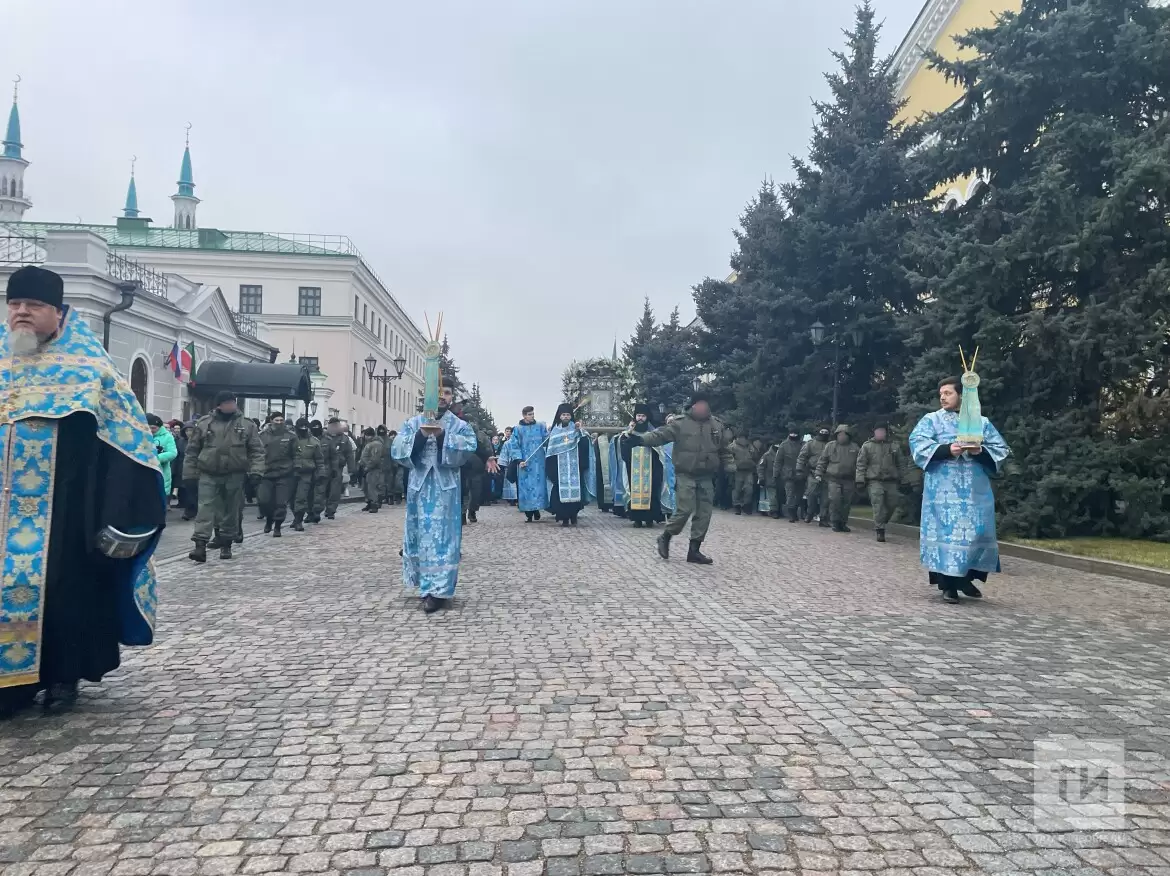 В  Казани проходит крестный ход к празднику Казанской иконы Божией Матери