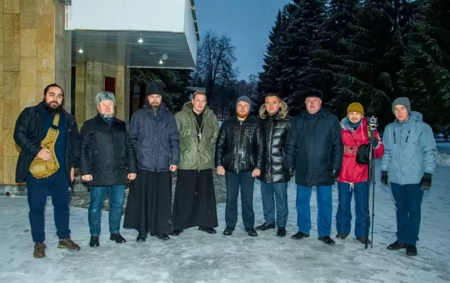 Рано утром священнослужители из Нижнекамска отправились доставлять гуманитарный груз бойцам спецоперации